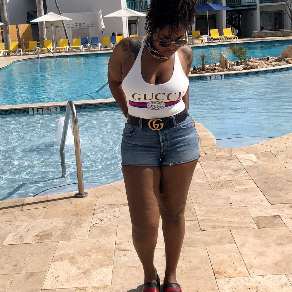 Meet your Posher, Lucits